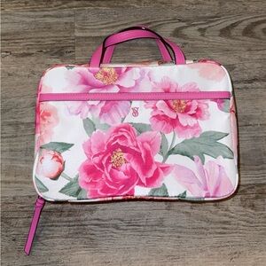 VS travel toiletry bag